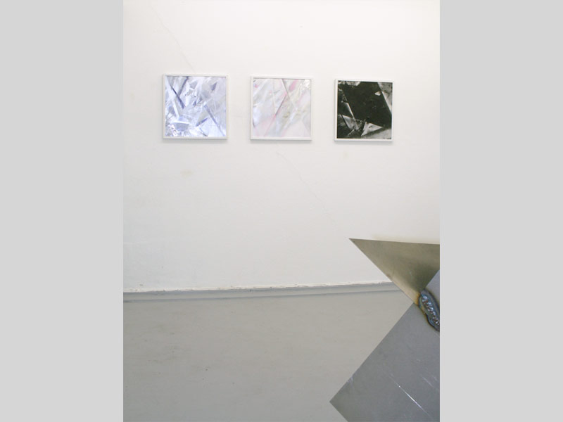 Collagen: Ohne Titel // Plastikplane / Leinwand / Sprayfarbe / Acryllack / Silber Tape / 50 x 50 cm/ 2010