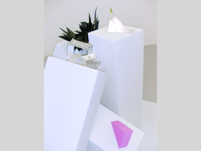 Sandra Poppe - Objekte // Schaumstoff / Plastik / Spiegel / Aluminium / 2010