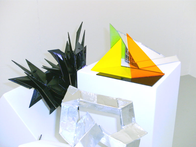 Sandra Poppe - Objekte // Acrylglas / Aluminium / Spiegel / Plastik / 2010