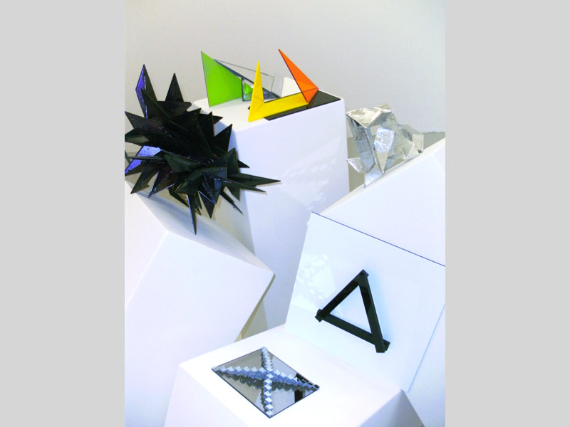 Sandra Poppe - Objekte // Acrylglas / Aluminium / Spiegel / Spiegelmosaik / Plastik / 2010