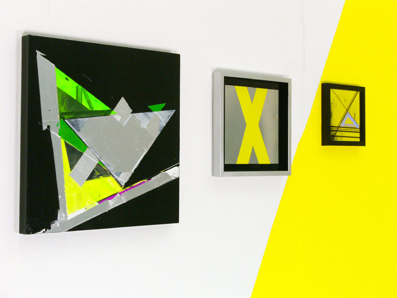 Sandra Poppe - links: Gedachte Tangente // Lack / Acryl / Alutape auf MDF / 50 x 50 cm;  rechts: X und Z // Tape auf Aluminium/ 2010 